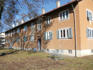 Neben dichter Hochhausbebauung sind sanierungsbedürftige Gebäuderiegel typisch für den Stadtteil Grünbühl (© Stadt Ludwigsburg, Referat Nachhaltige Stadtentwicklung)