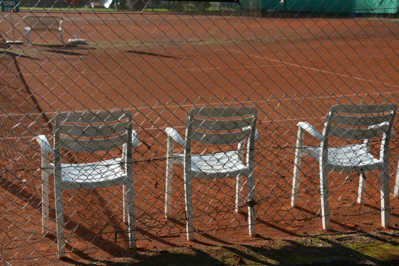 Menschenleerer Tennisplatz