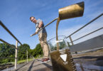 Bei der Abwasserreinigung in Kläranlagen entsteht Lachgas